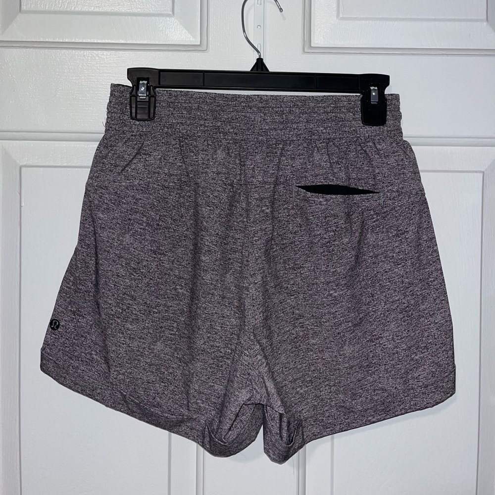 Lululemon Size 6 Gray Draw-String Shorts w/ Pockets